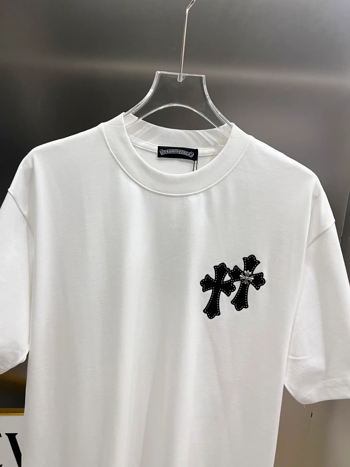 🅿️190 CH Crow 2025 Autumn and Winter New Short-sleeved T-shirt Cross leather craft Customized hardware metal + Middle Eastern Australian diamond design craft The real thing is great🔥Same style for men and women, loose version Size S M L XL XXL Five sizes black white